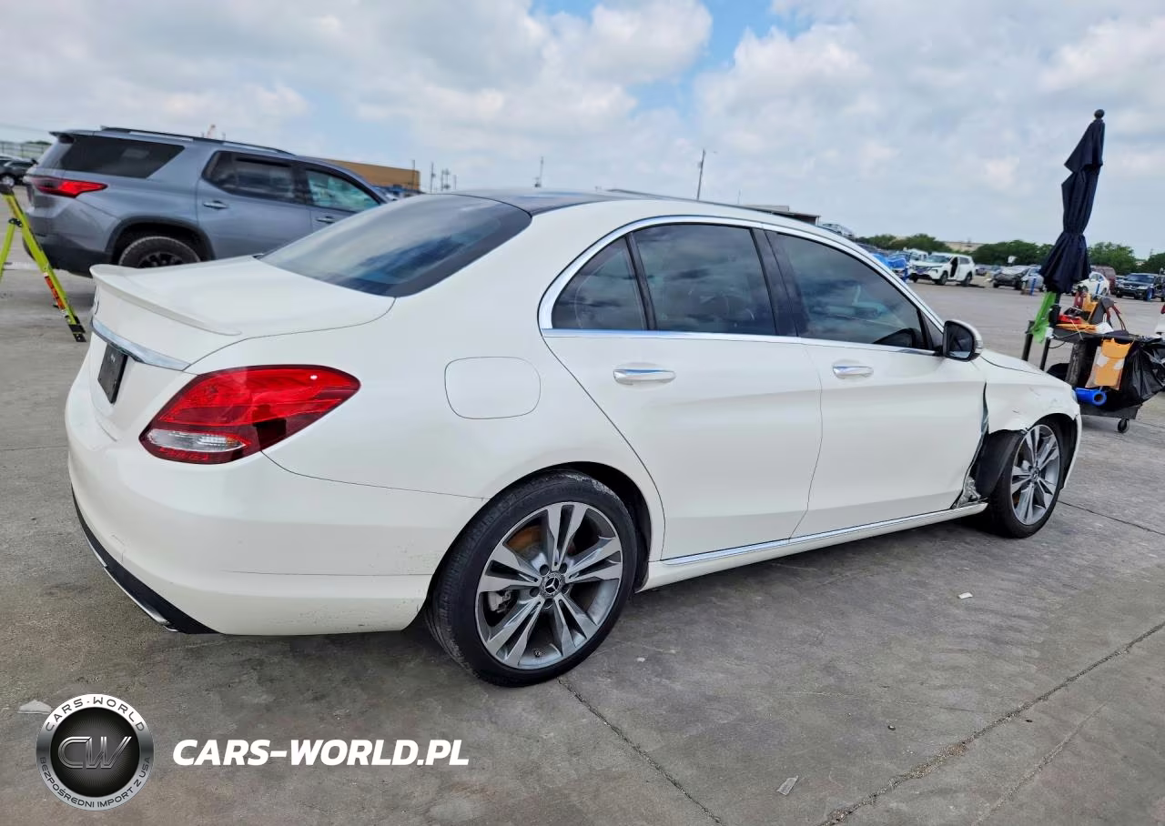 2017 Mercedes-Benz C 300 VIN:55SWF4JBXHU222976 - 3