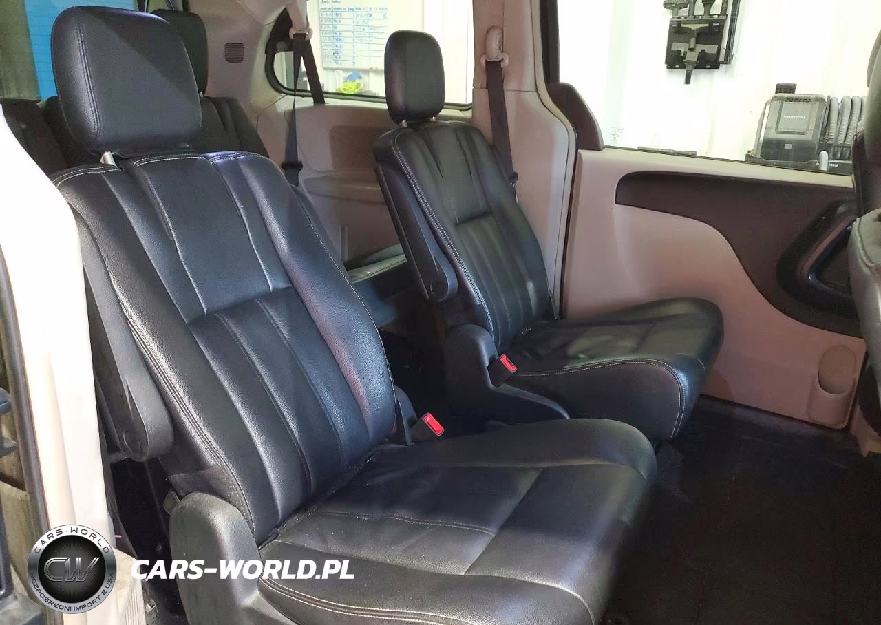 2014 Chrysler Town & Country Touring VIN:2C4RC1BG3ER221023 - 11