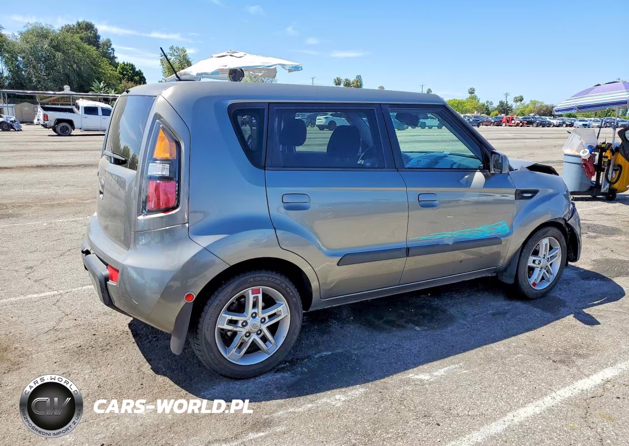 2010 Kia Soul + VIN:KNDJT2A26A7146421 - 3