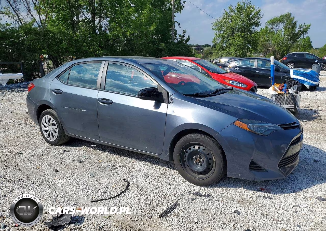 2018 Toyota Corolla Le VIN:5YFBURHE7JP829155 - 4