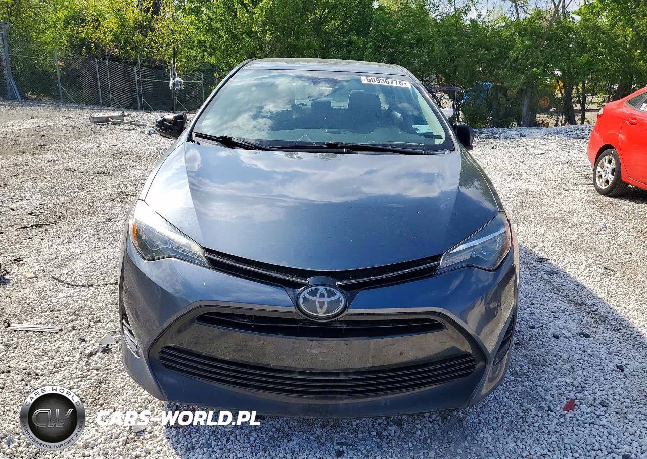 2018 Toyota Corolla Le VIN:5YFBURHE7JP829155 - 5