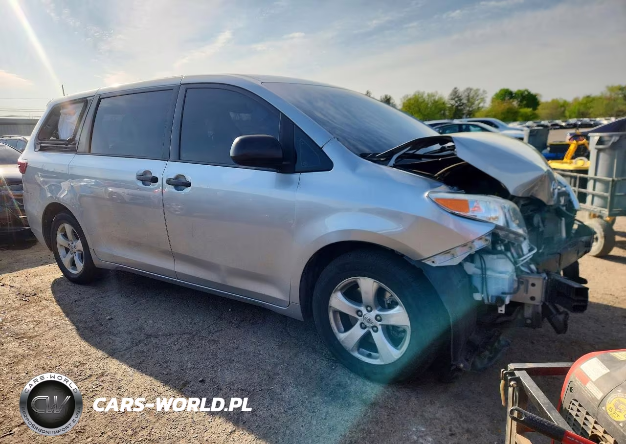 2017 Toyota Sienna L 7-Passenger VIN:5TDZZ3DC3HS770057 - 4