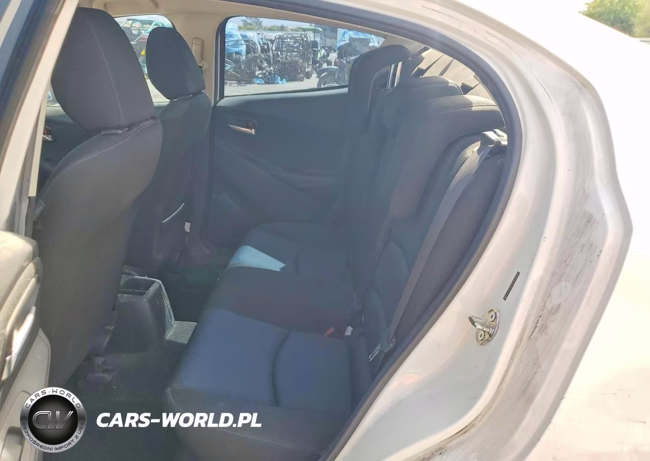 2018 Toyota Yaris Ia Base VIN:3MYDLBYV7JY303824 - 10