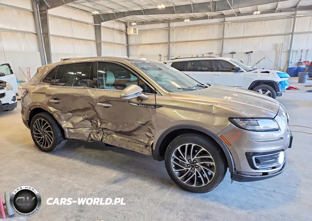 2019 Lincoln Nautilus Reserve VIN:2LMPJ8L97KBL13763 - 4