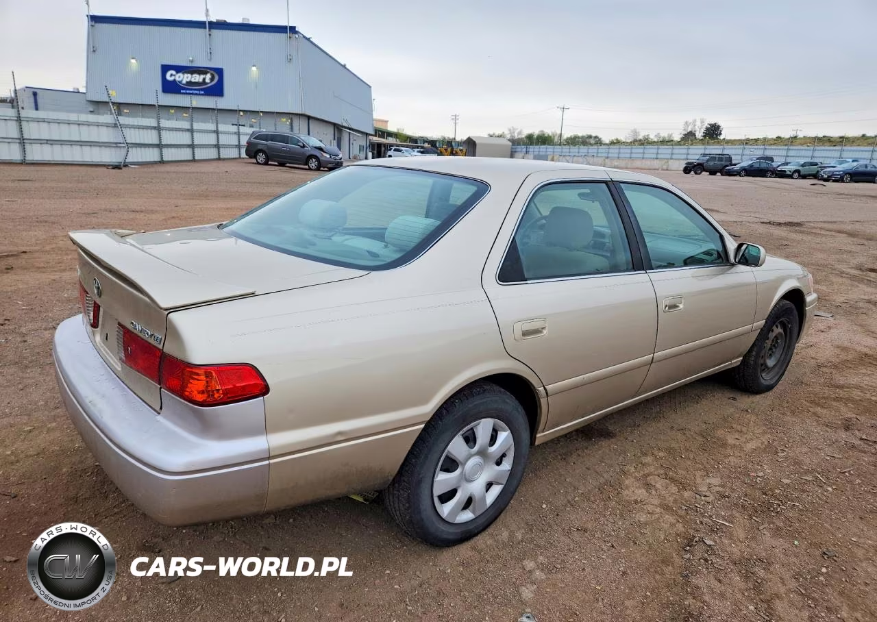 2001 Toyota Camry Le VIN:JT2BG22KX10570564 - 3