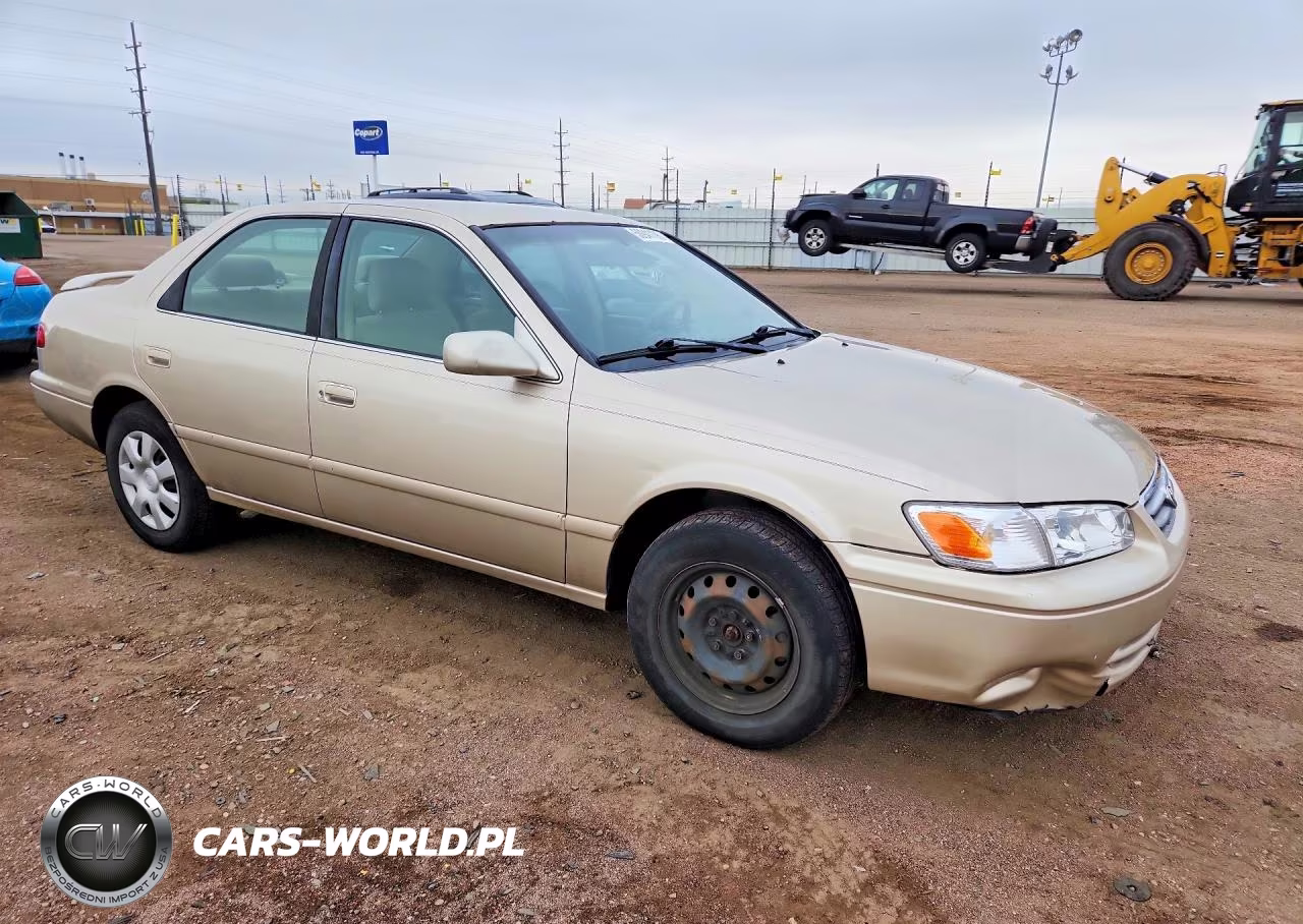 2001 Toyota Camry Le VIN:JT2BG22KX10570564 - 4