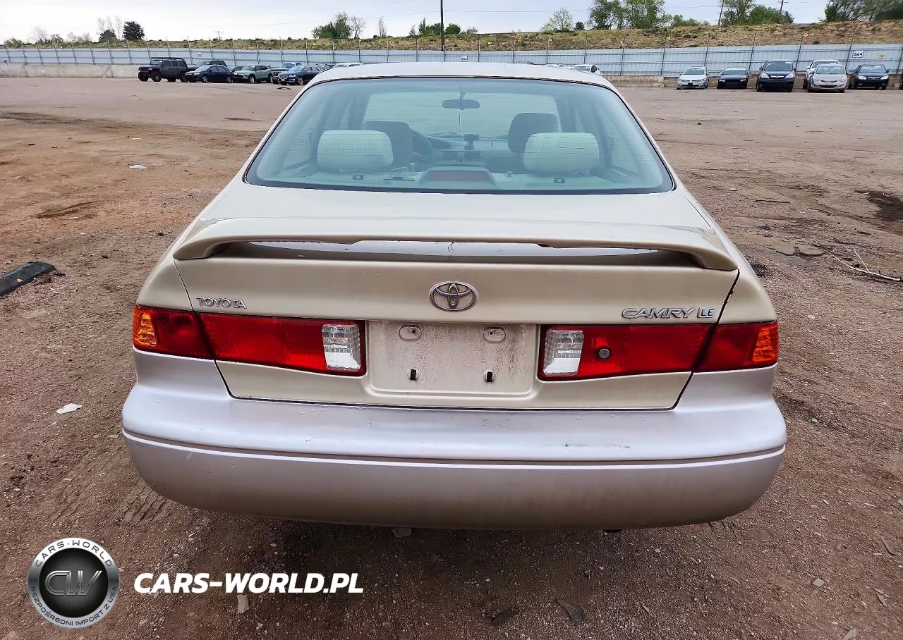 2001 Toyota Camry Le VIN:JT2BG22KX10570564 - 6