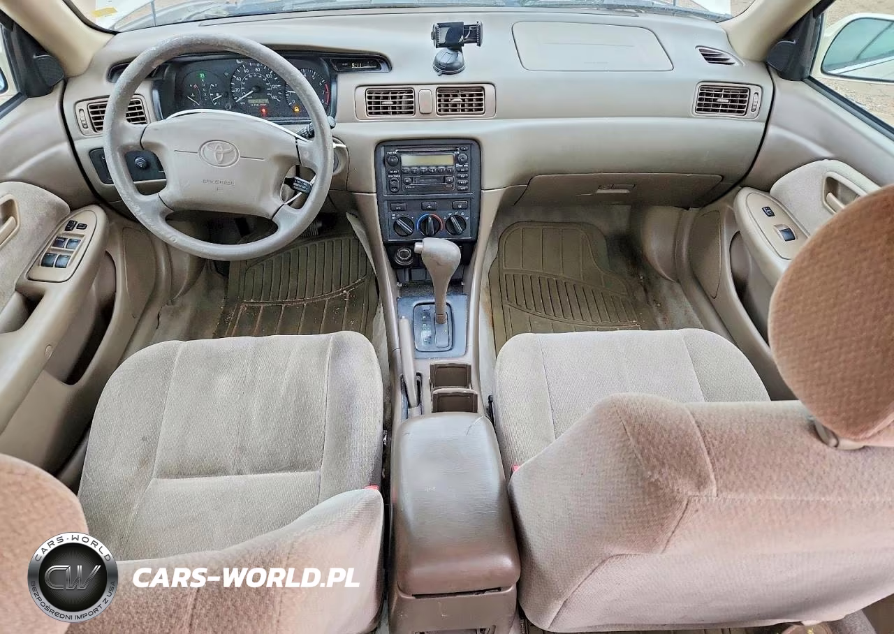 2001 Toyota Camry Le VIN:JT2BG22KX10570564 - 8