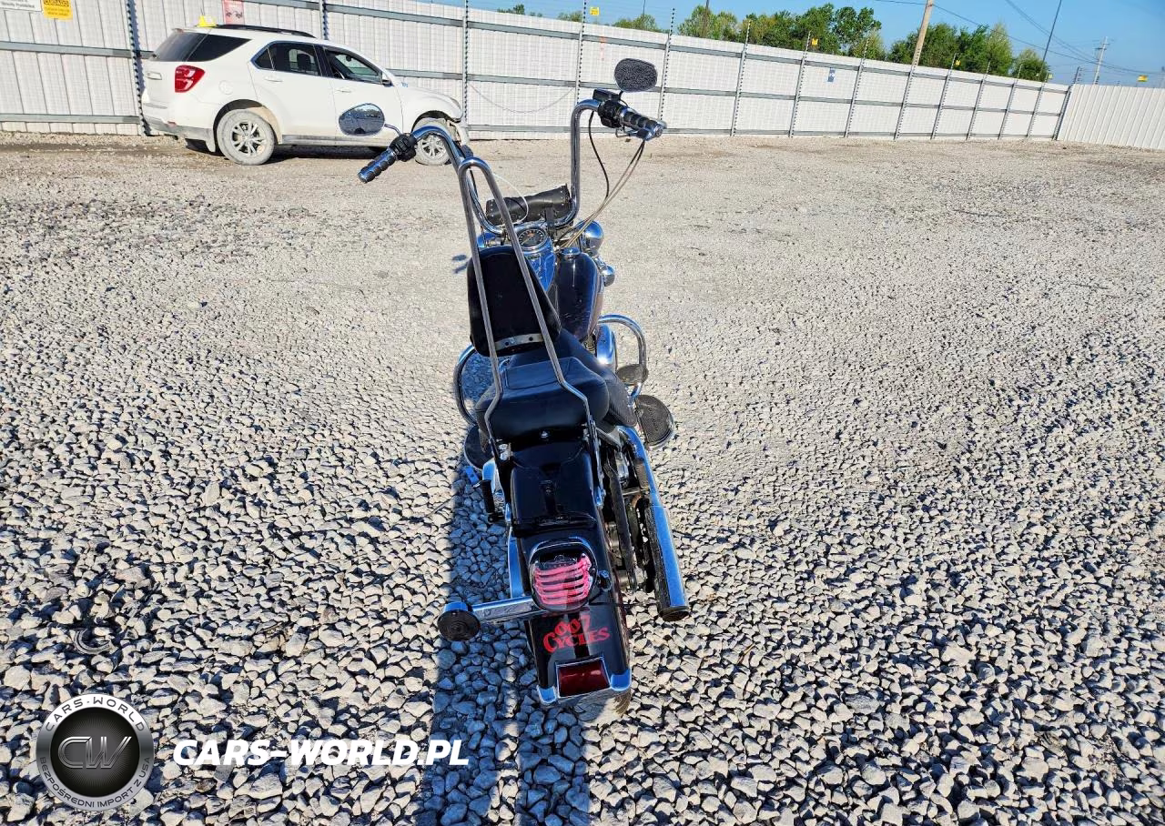 2015 Harley-Davidson Flstc Heritage Softail Classic VIN:1HD1BWV12FB010530 - 4