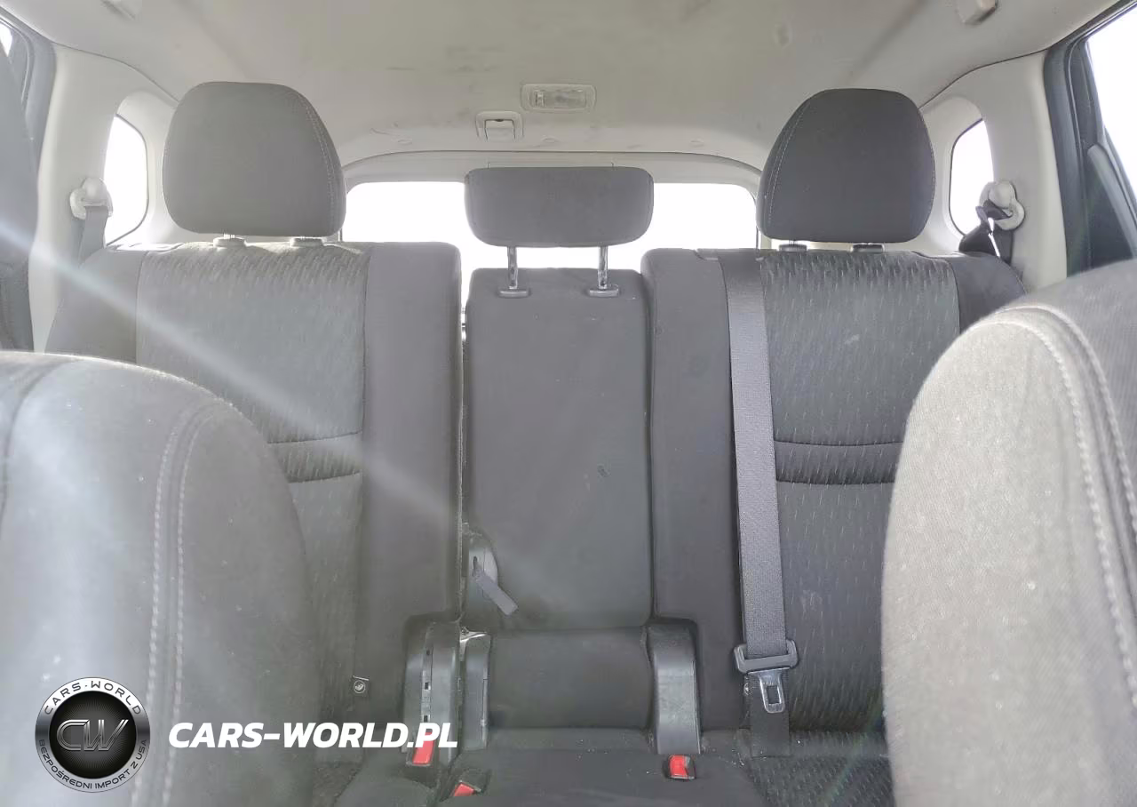 2018 Nissan Rogue S VIN:JN8AT2MTXJW450611 - 10