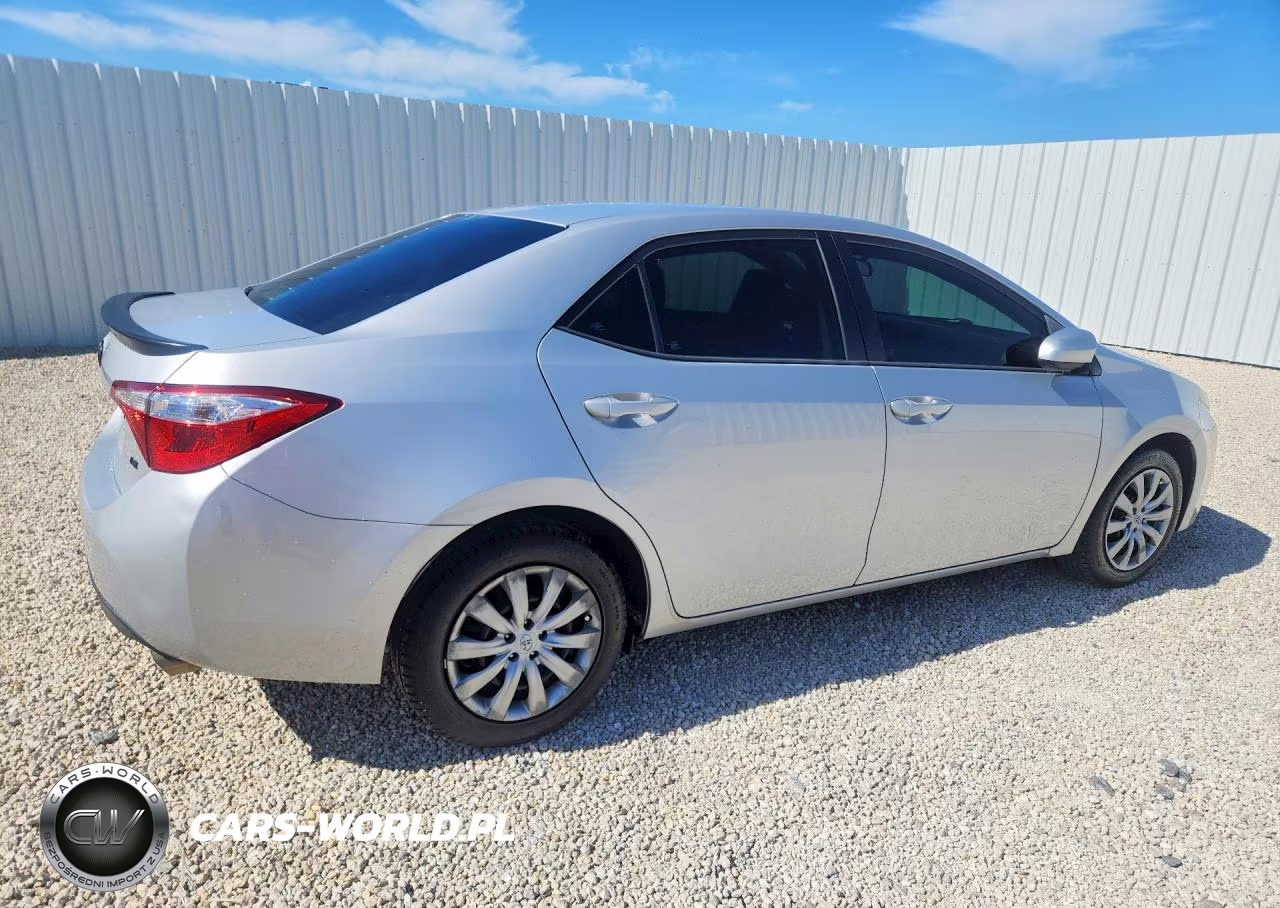 2016 Toyota Corolla Le VIN:2T1BURHE0GC550039 - 3