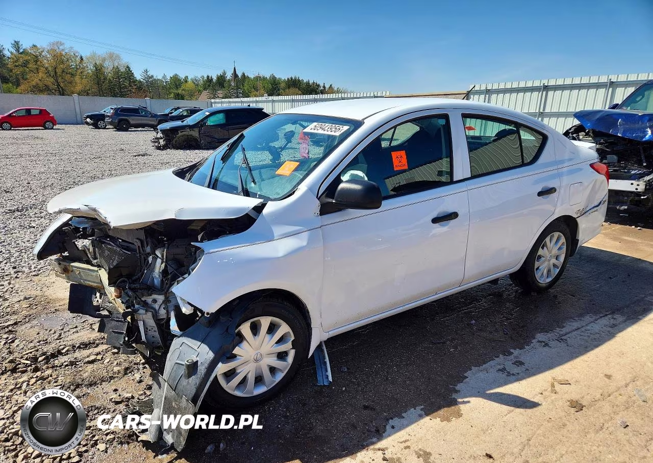 2015 Nissan Versa 1.6 S Plus – zdjęcie 1 z 13