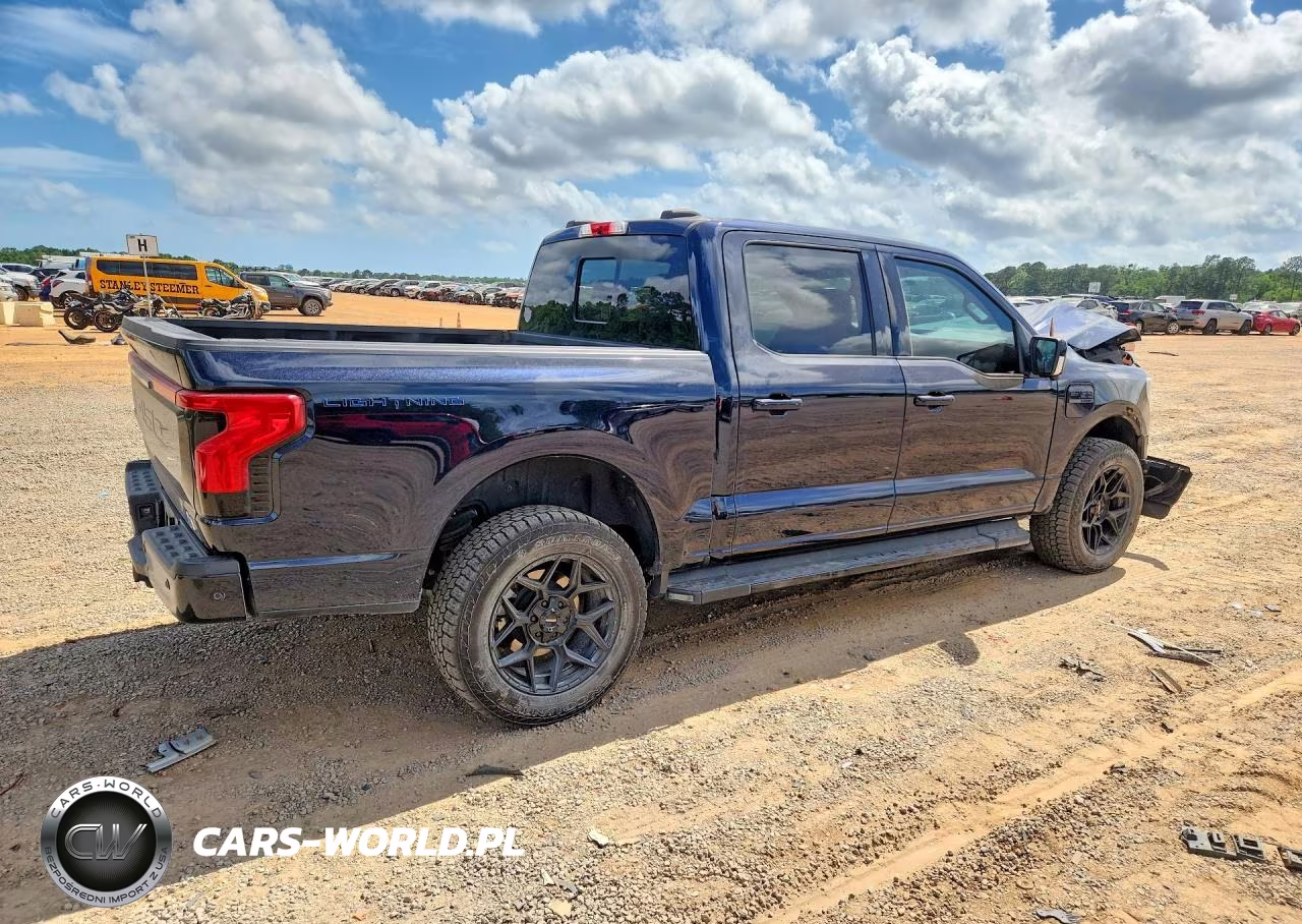 2023 Ford F150 Lightning Pro VIN:1FT6W1EV8PWG04700 - 3