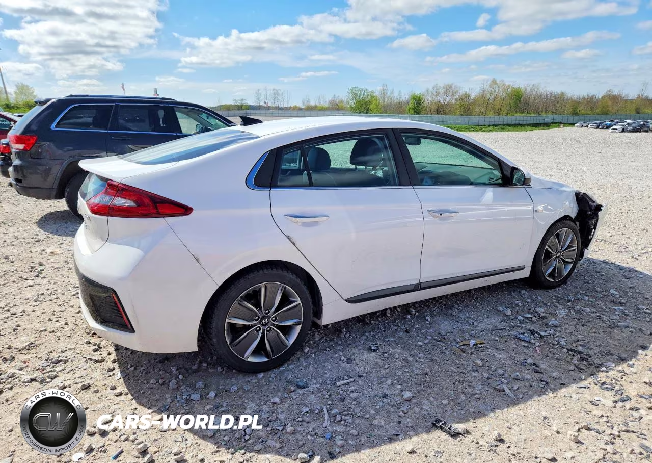 2018 Hyundai Ioniq Limited VIN:KMHC85LC0JU065588 - 3