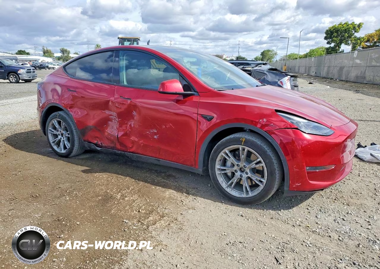 2024 Tesla Model Y VIN:7SAYGDEE9RF069152 - 4