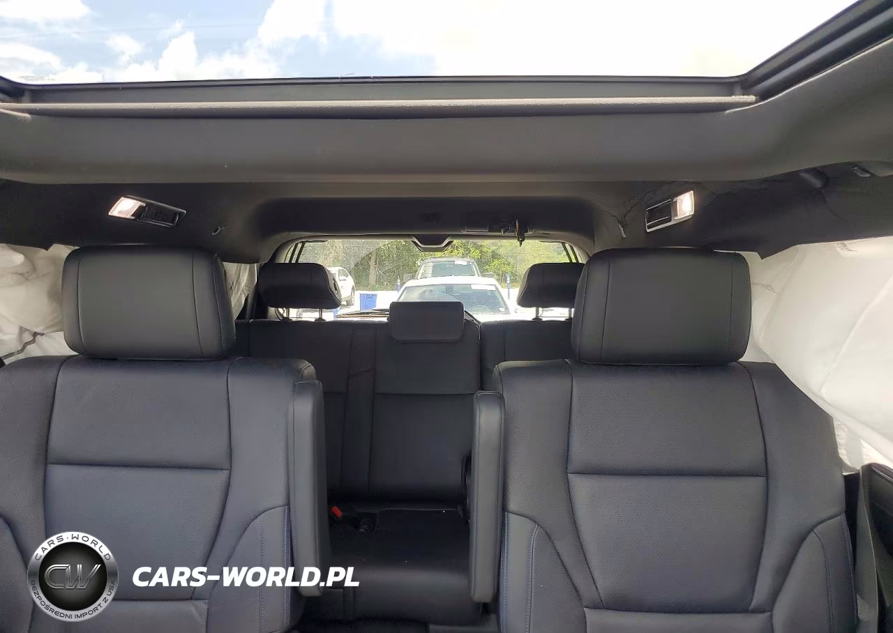 2025 Toyota Sequoia Platinum VIN:7SVAAABA3SX069178 - 10