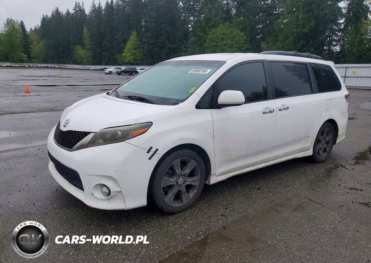2015 Toyota Sienna Sport