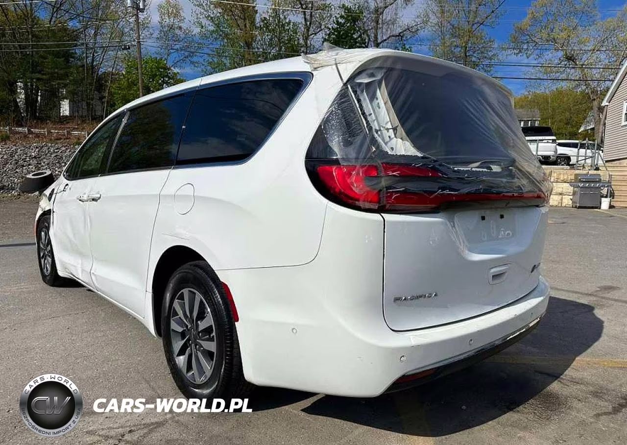 2022 Chrysler Pacifica Hybrid Touring L VIN:2C4RC1L78NR122695 - 2