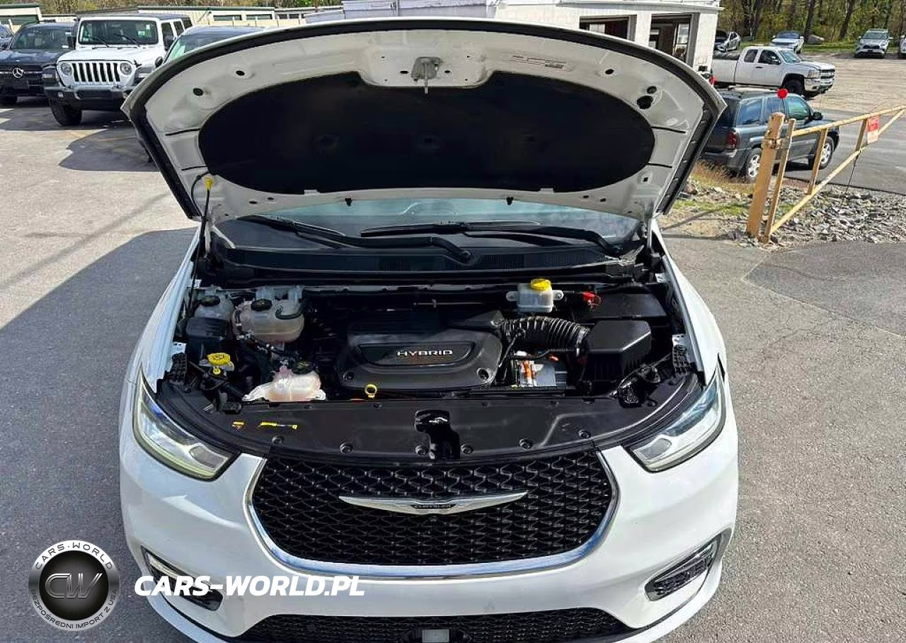 2022 Chrysler Pacifica Hybrid Touring L VIN:2C4RC1L78NR122695 - 9