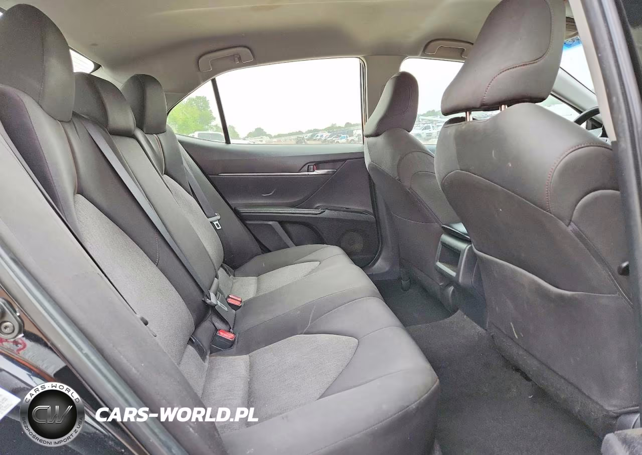 2018 Toyota Camry Le VIN:JTNB11HK1J3004376 - 10