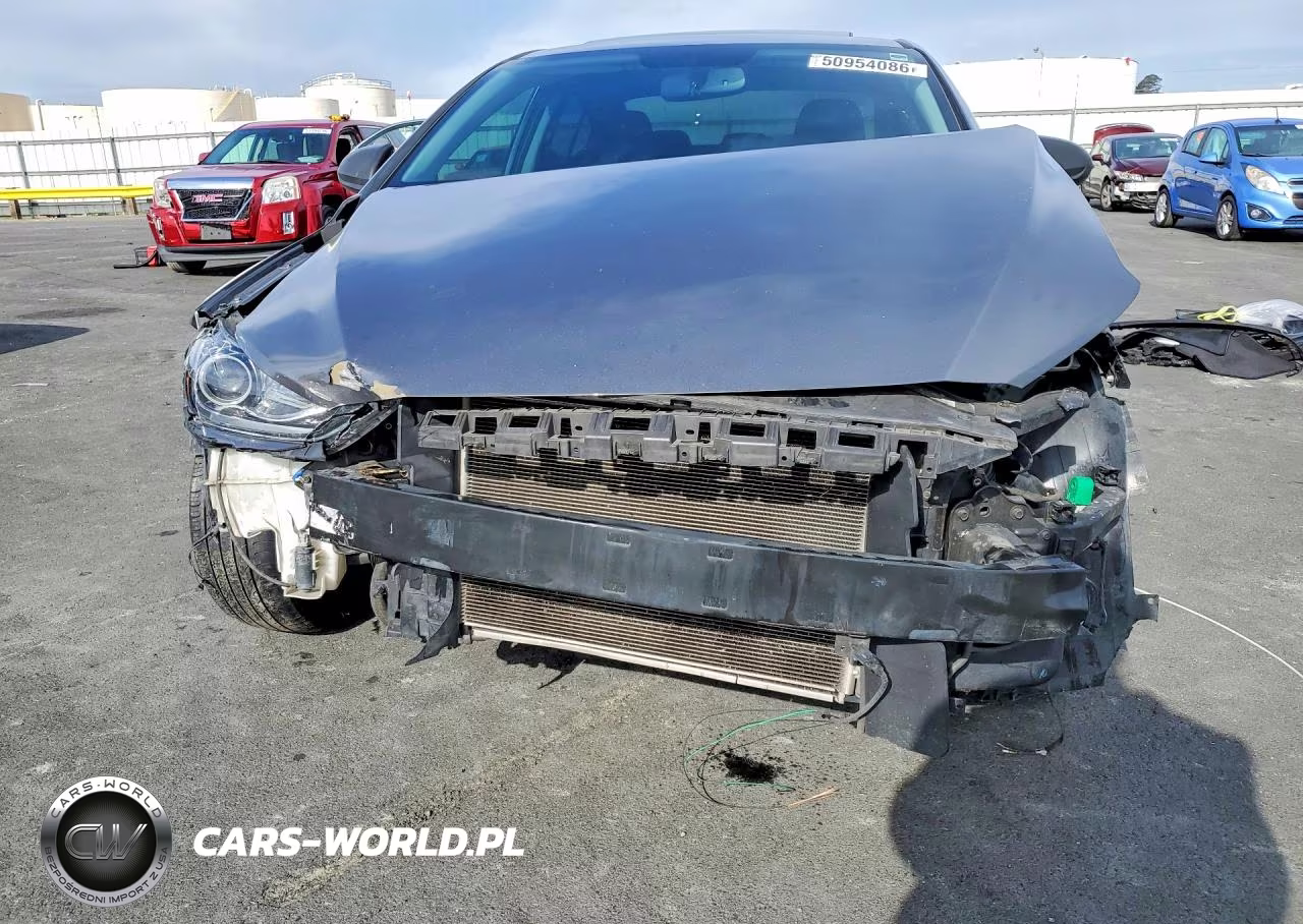 2018 Hyundai Elantra Value Edition VIN:5NPD84LF2JH398673 - 5