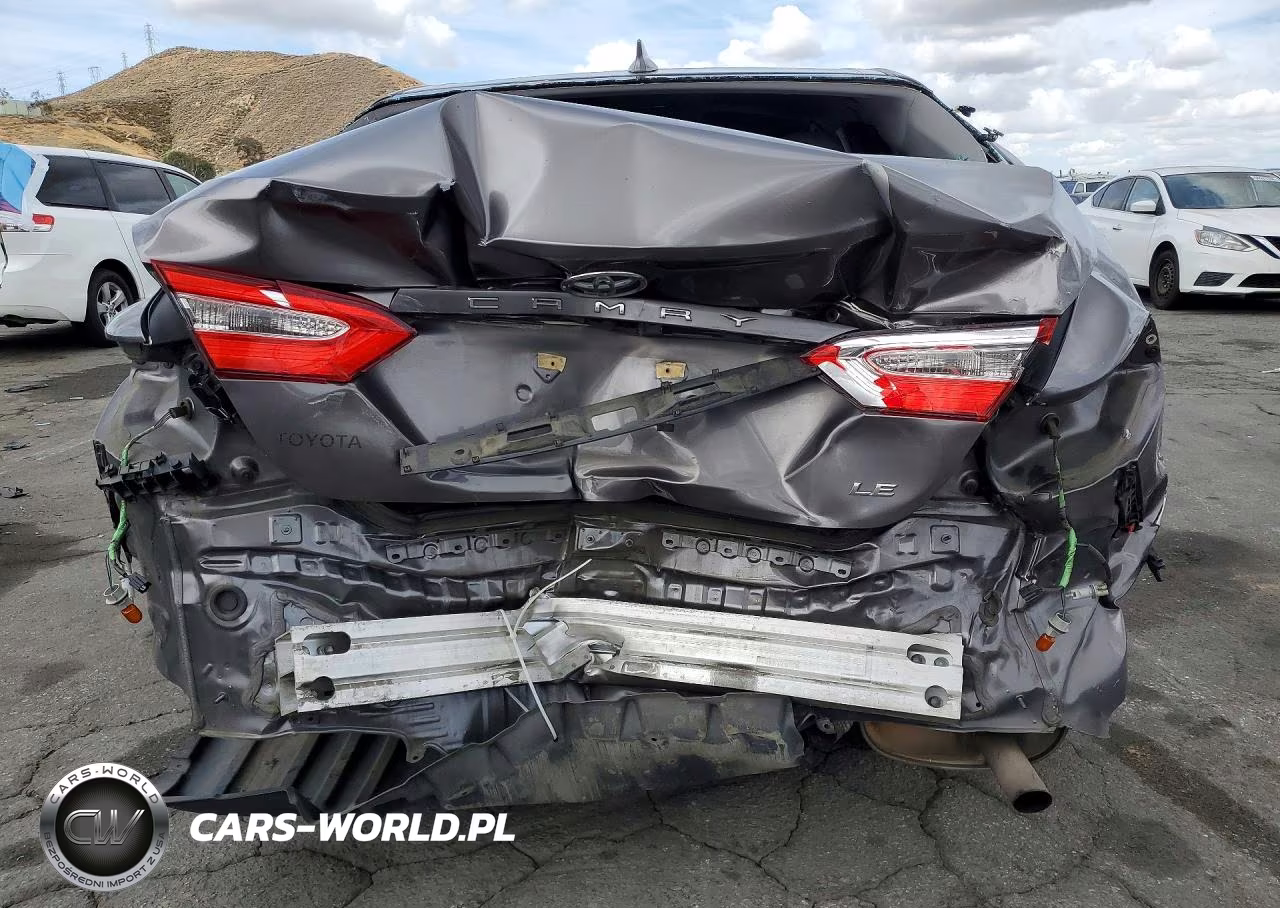 2019 Toyota Camry Le VIN:4T1B11HK1KU811704 - 6