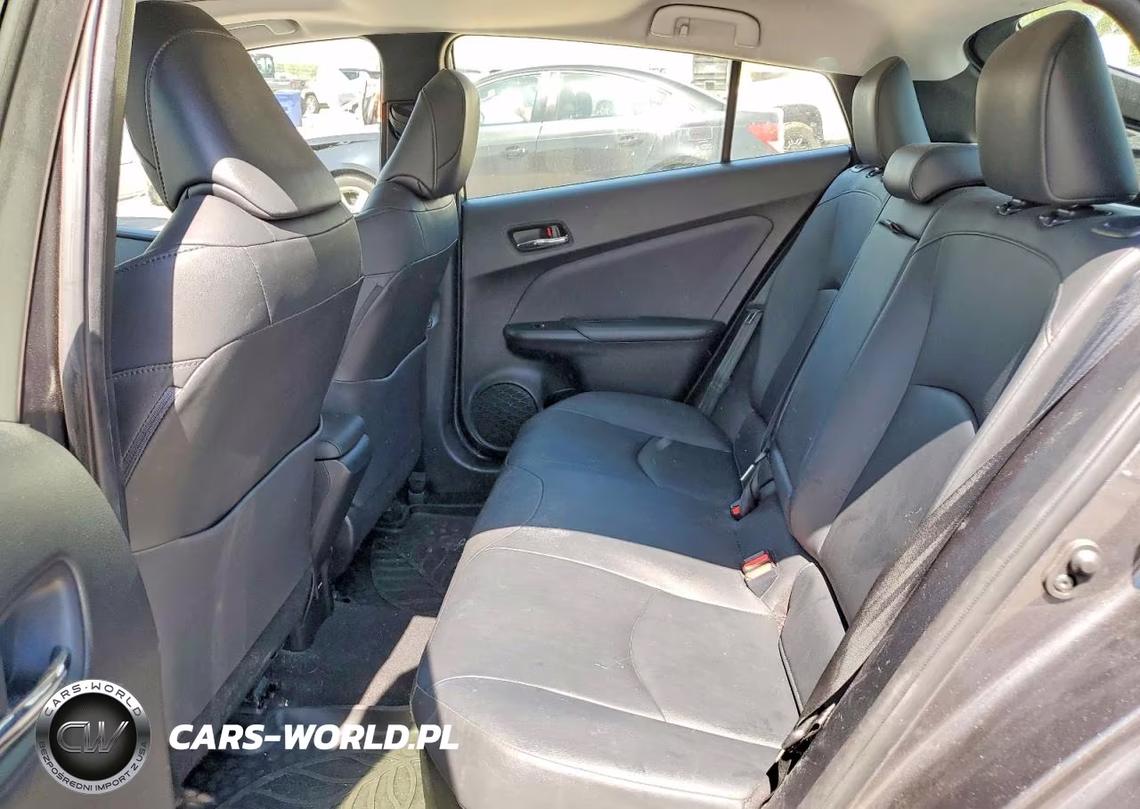 2018 Toyota Prius Four VIN:JTDKARFU7J3553474 - 10