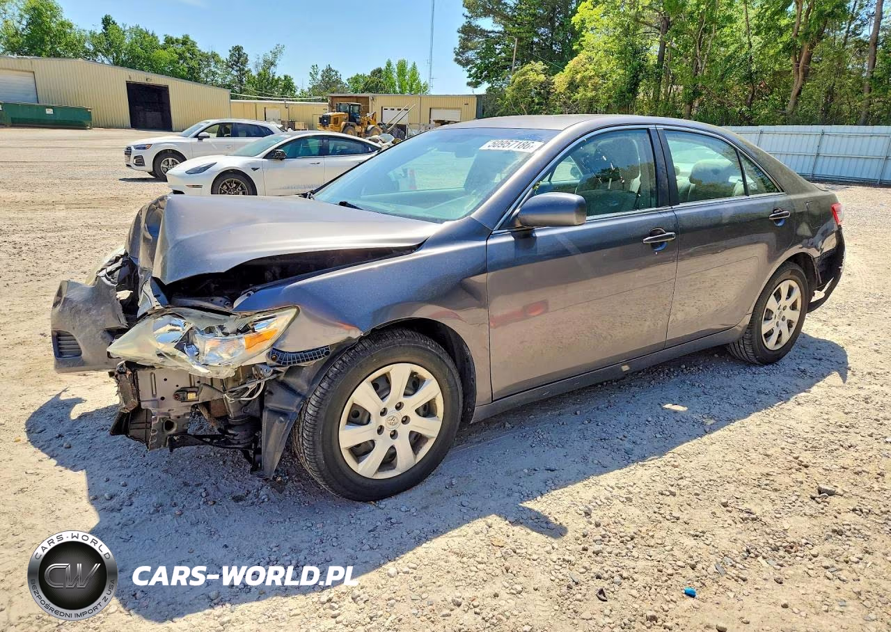 2011 Toyota Camry Le – zdjęcie 1 z 12