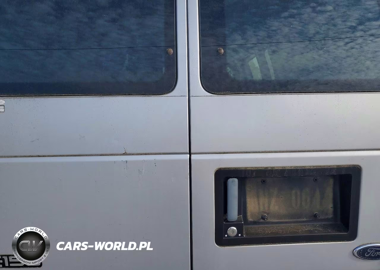 2005 Ford E150 Delivery Van VIN:1FTRE14W45HA85043 - 10