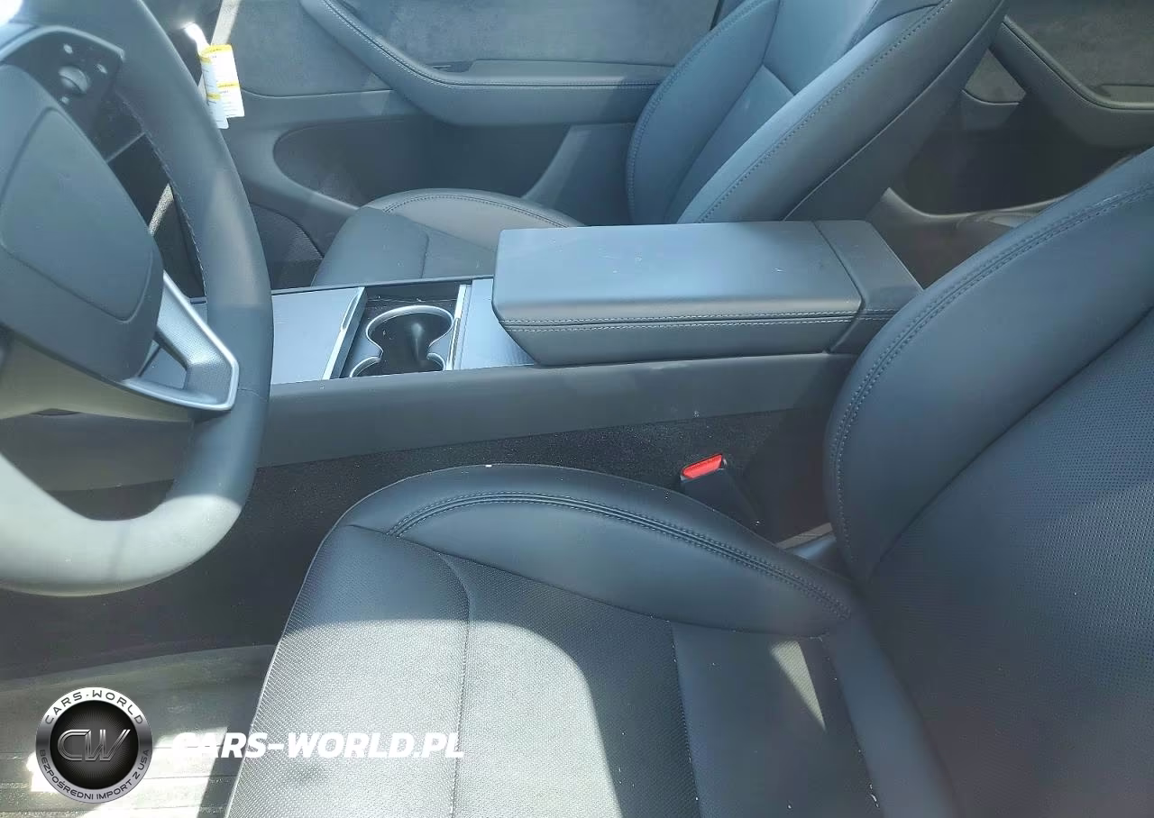 2026 Tesla Model Y VIN:7SAYGDED2TF421843 - 7