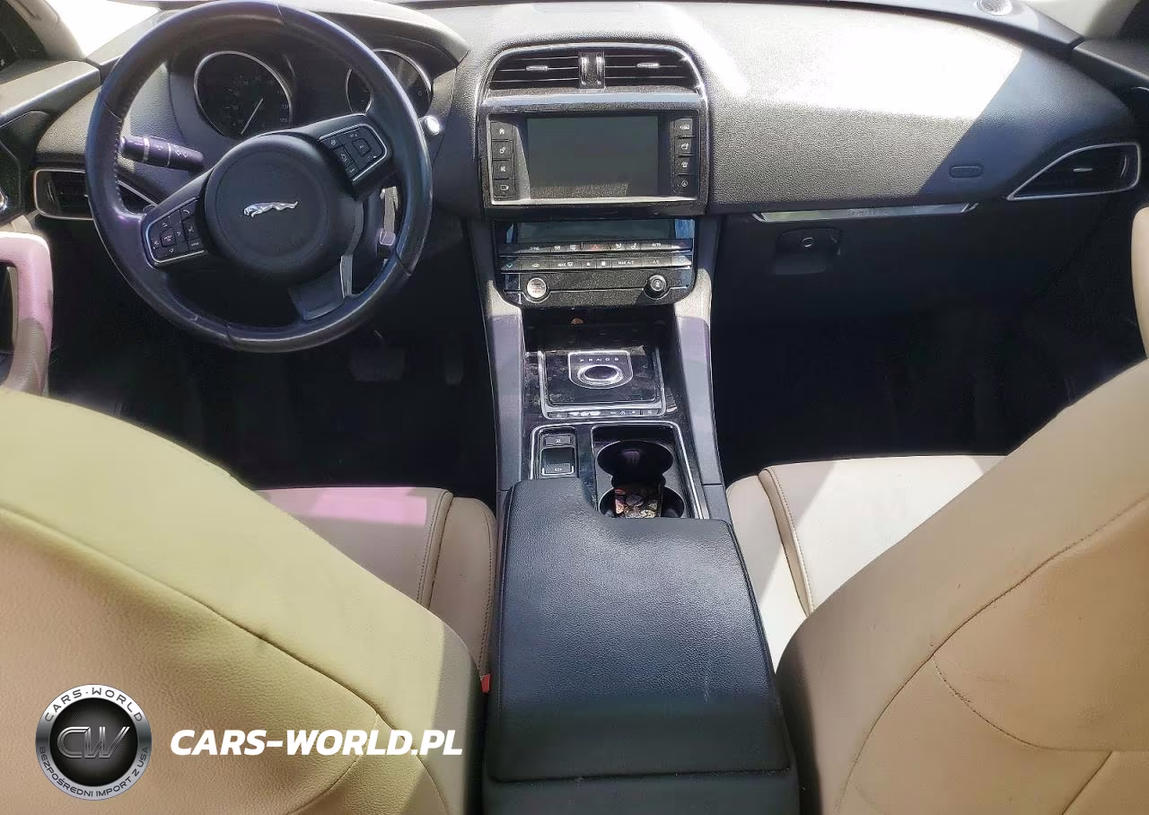 2018 Jaguar F-Pace Premium VIN:SADCJ2FX1JA278660 - 8