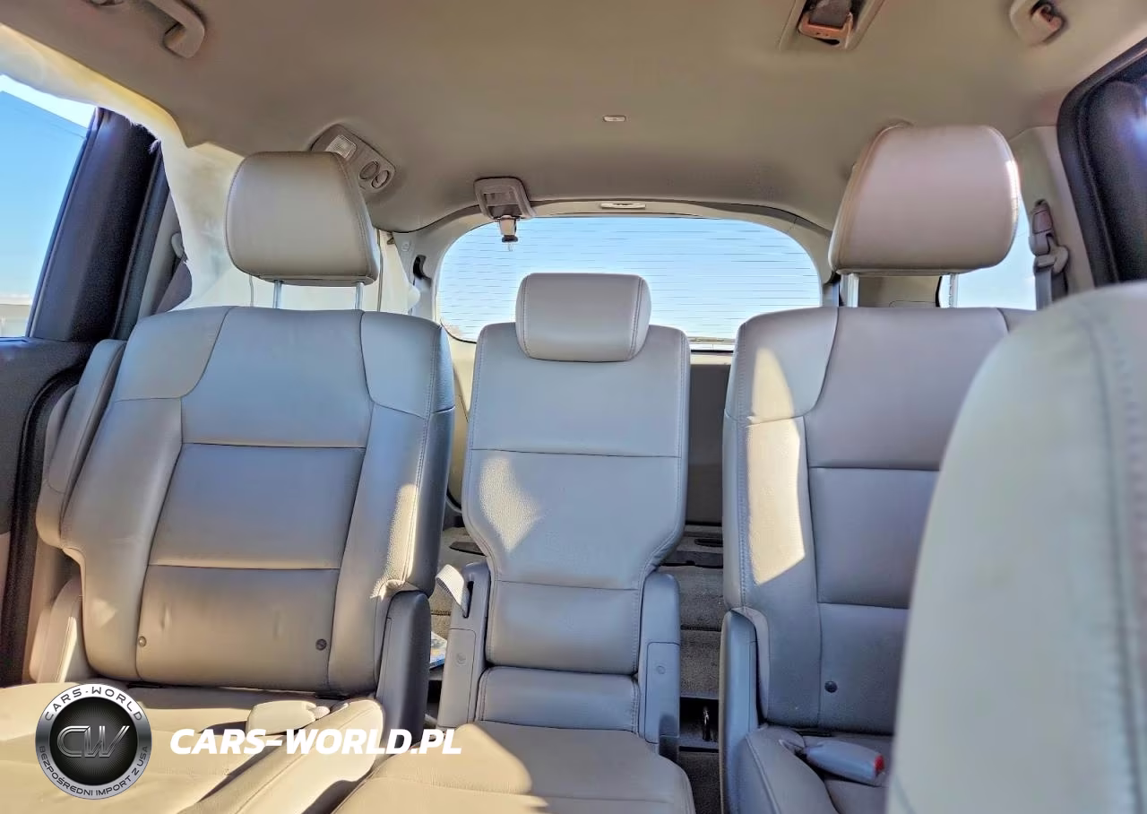 2015 Honda Odyssey Touring VIN:5FNRL5H99FB013449 - 10