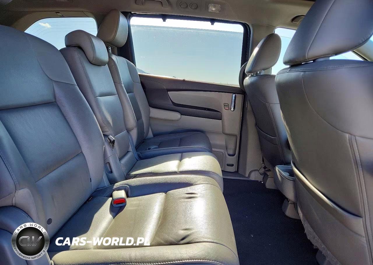 2015 Honda Odyssey Touring VIN:5FNRL5H99FB013449 - 11