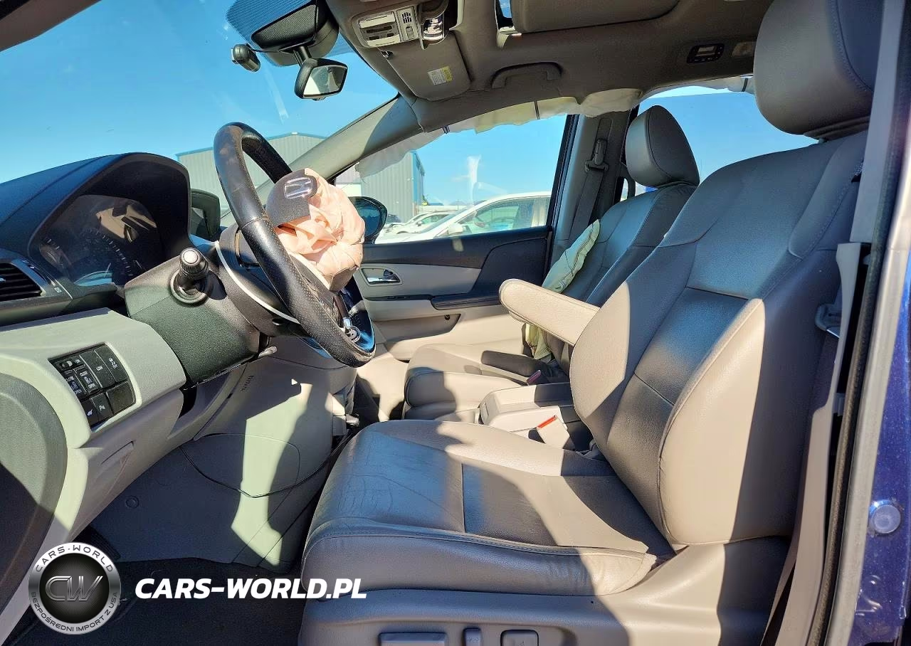 2015 Honda Odyssey Touring VIN:5FNRL5H99FB013449 - 7