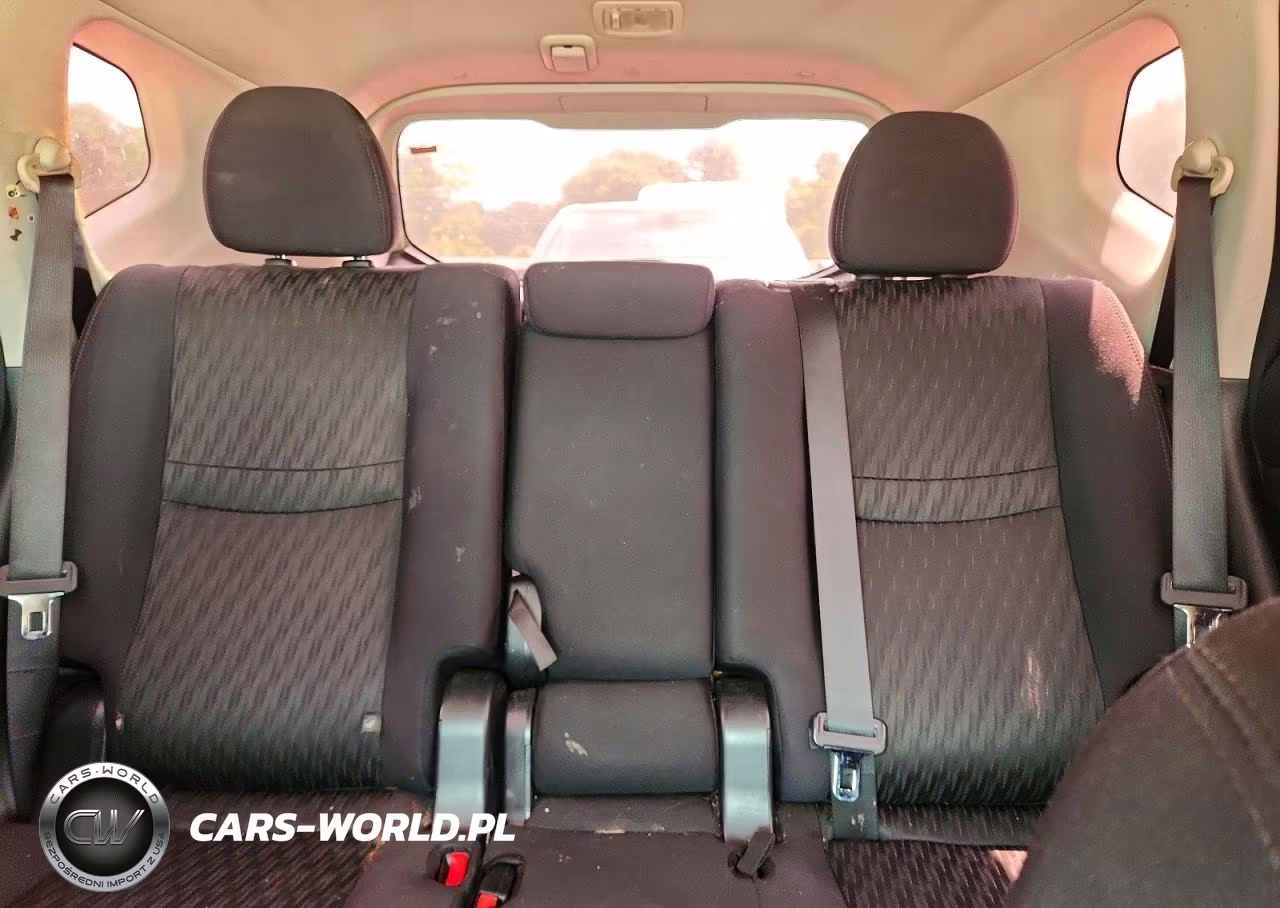 2018 Nissan Rogue S VIN:5N1AT2MT5JC823658 - 10
