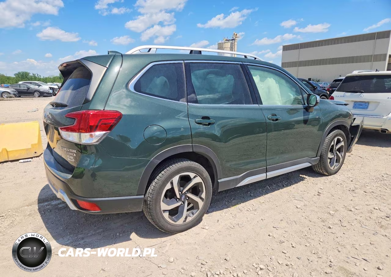 2022 Subaru Forester Touring VIN:JF2SKARC8NH461284 - 3