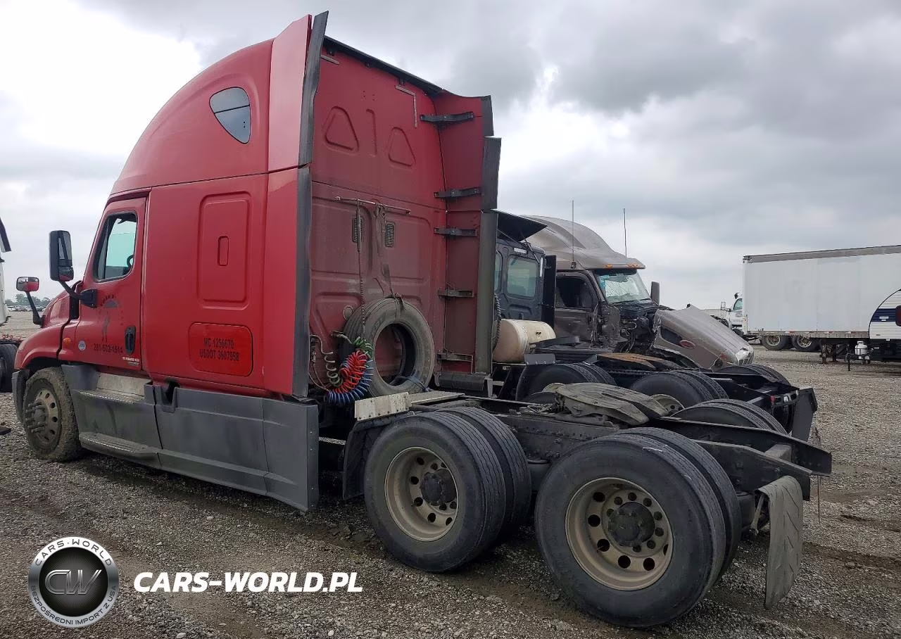 2014 Freightliner Cascadia Semi Truck VIN:3AKJGLD56ESFP6088 - 3
