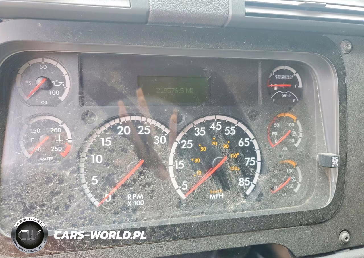 2014 Freightliner Cascadia Semi Truck VIN:3AKJGLD56ESFP6088 - 8