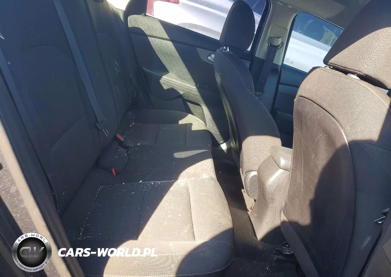 2019 Kia Forte Lxs VIN:3KPF24AD8KE077965 - 10
