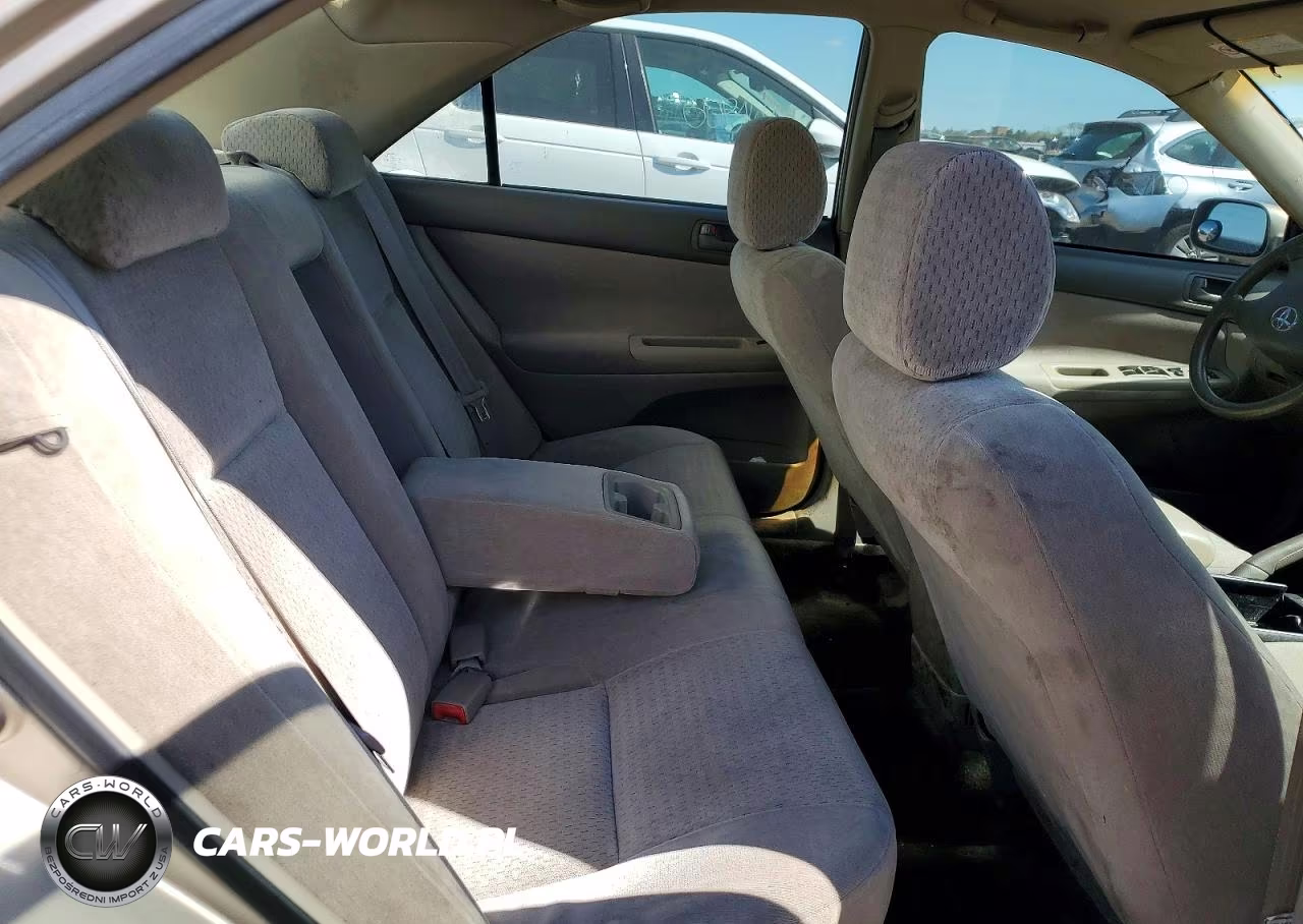 2002 Toyota Camry Le VIN:JTDBE32K120052279 - 10
