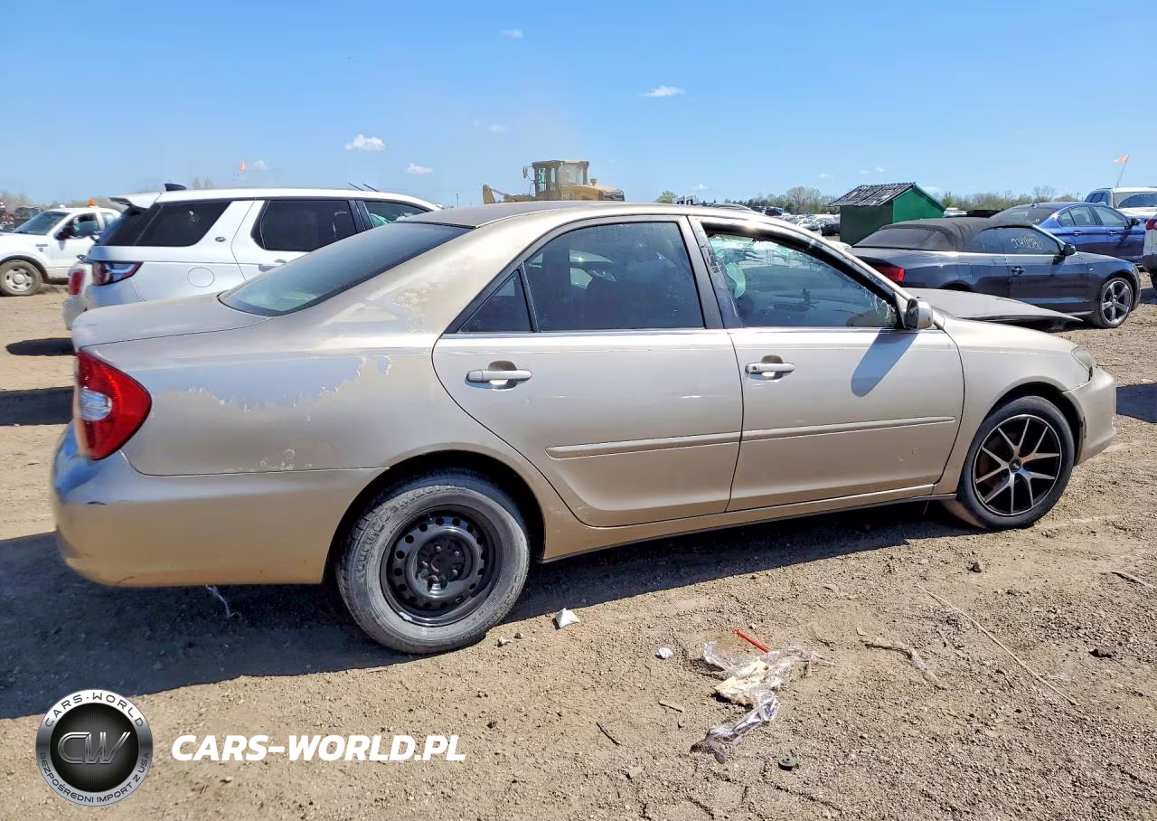 2002 Toyota Camry Le VIN:JTDBE32K120052279 - 3