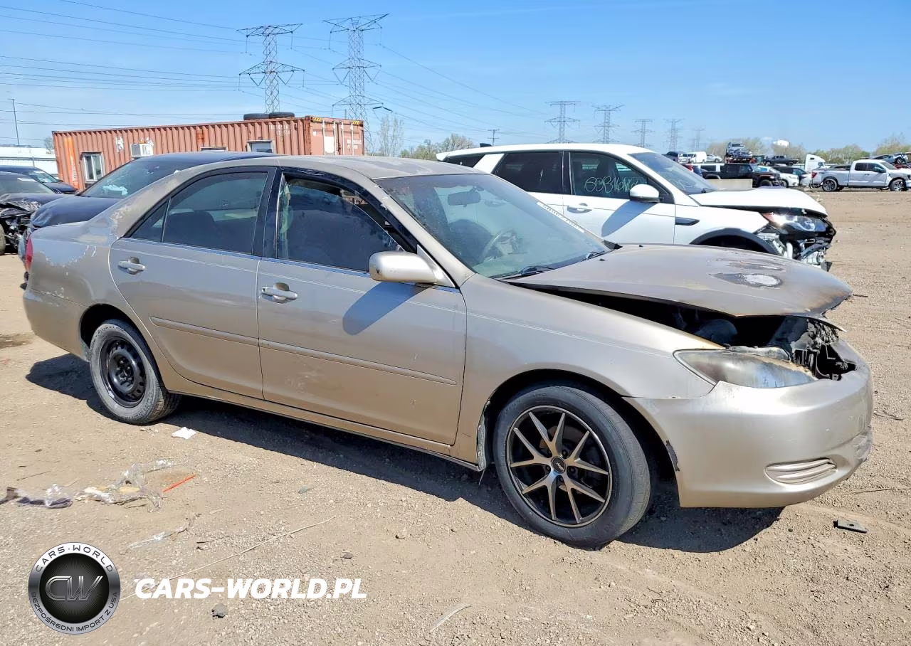2002 Toyota Camry Le VIN:JTDBE32K120052279 - 4