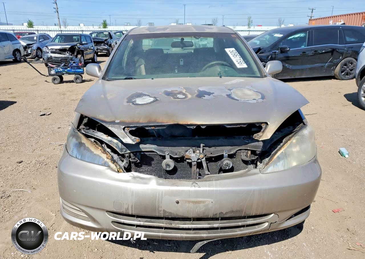 2002 Toyota Camry Le VIN:JTDBE32K120052279 - 5