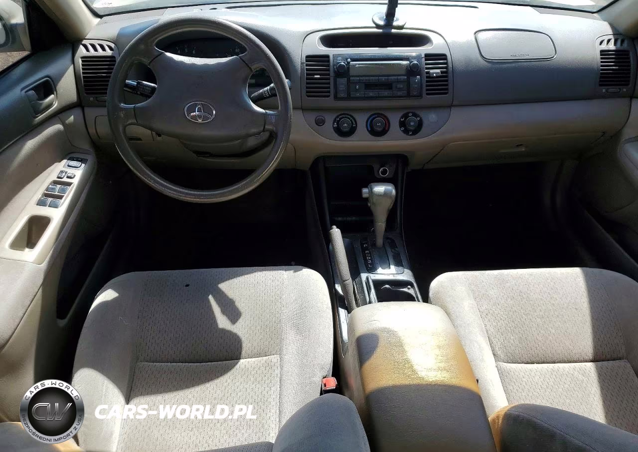 2002 Toyota Camry Le VIN:JTDBE32K120052279 - 8