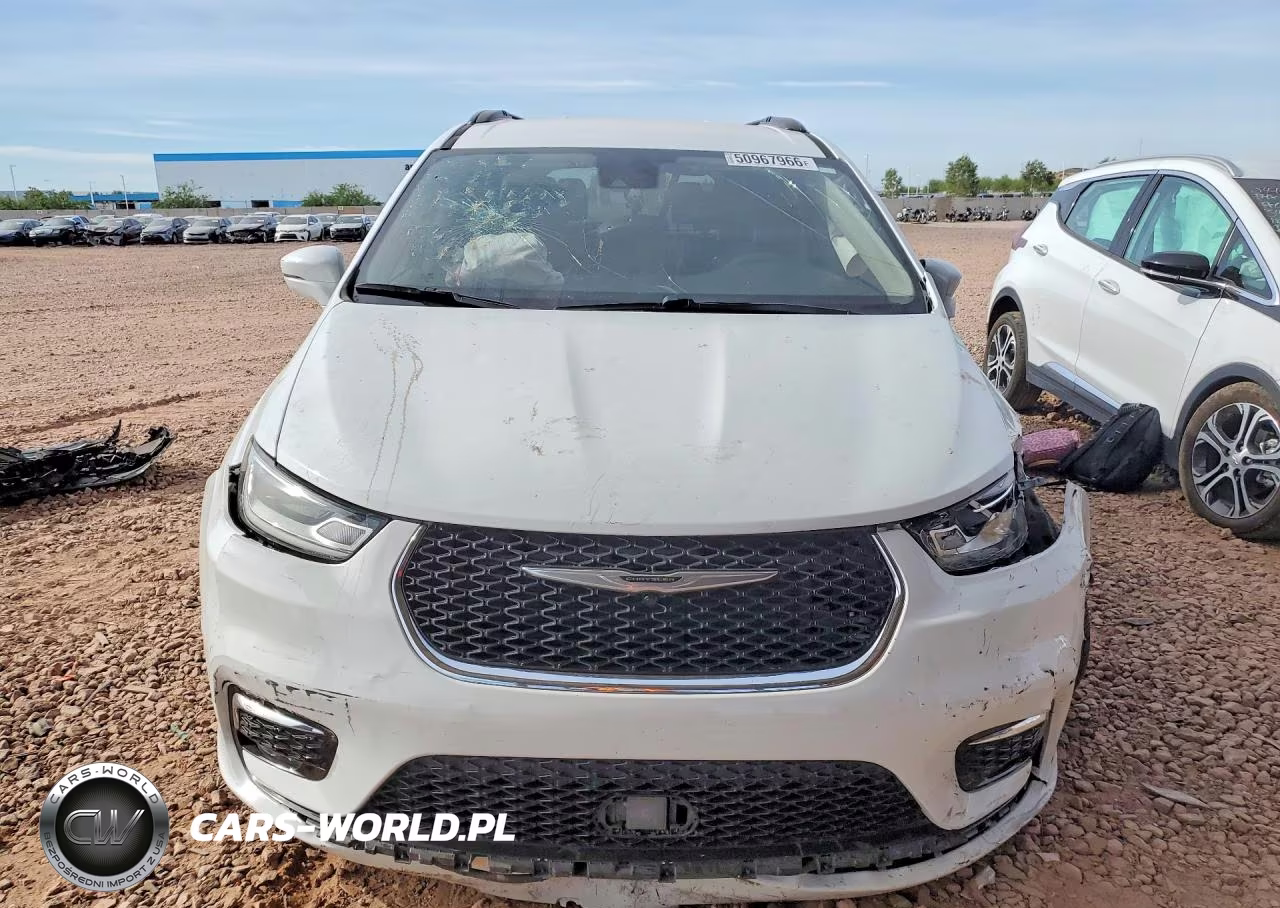 2022 Chrysler Pacifica Touring L VIN:2C4RC1BG2NR140742 - 5