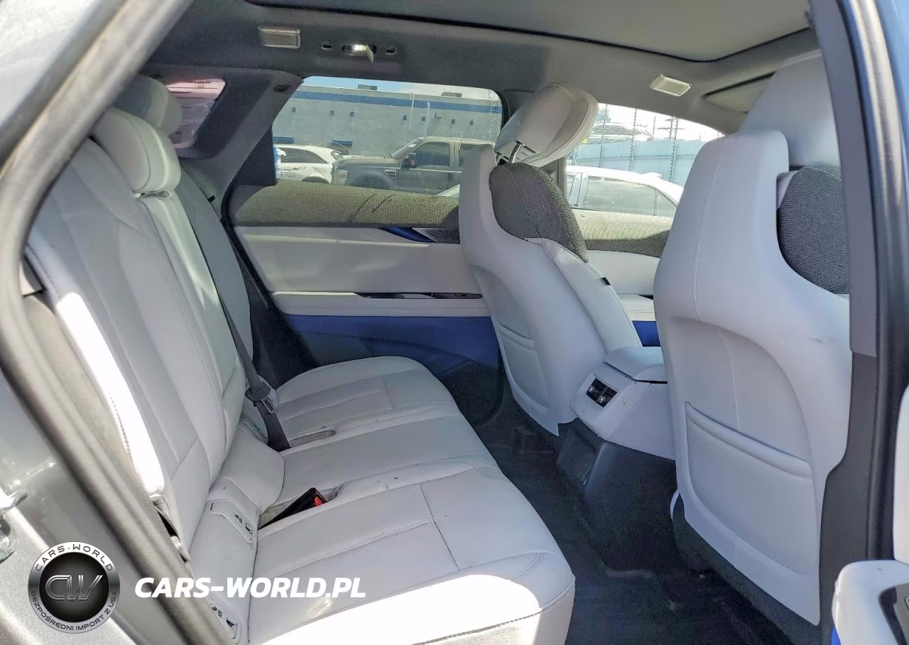 2025 Cadillac Optiq Sport VIN:3GYK3EMR2SS231400 - 11