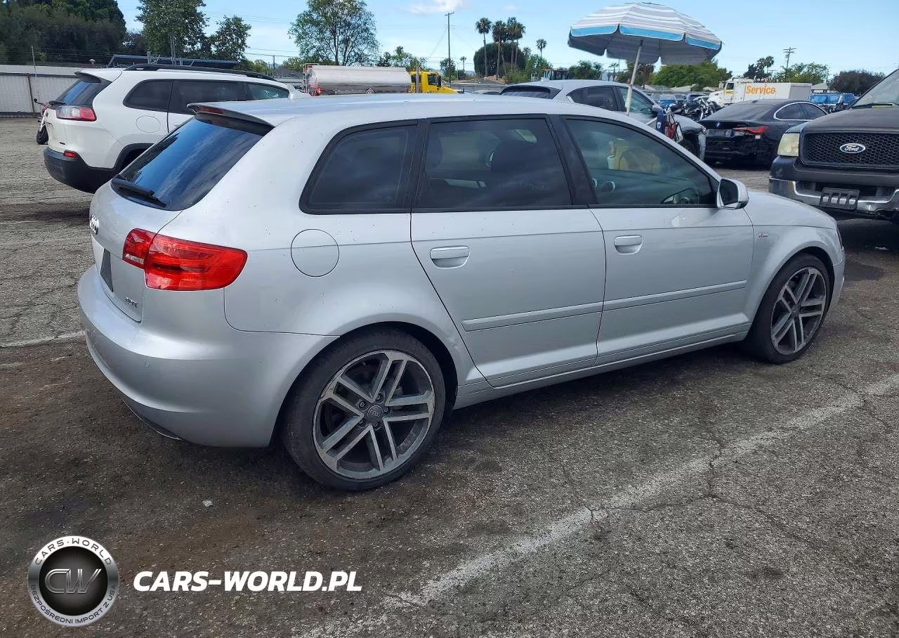 2012 Audi A3 Premium Plus VIN:WAUKEAFM1CA136384 - 3