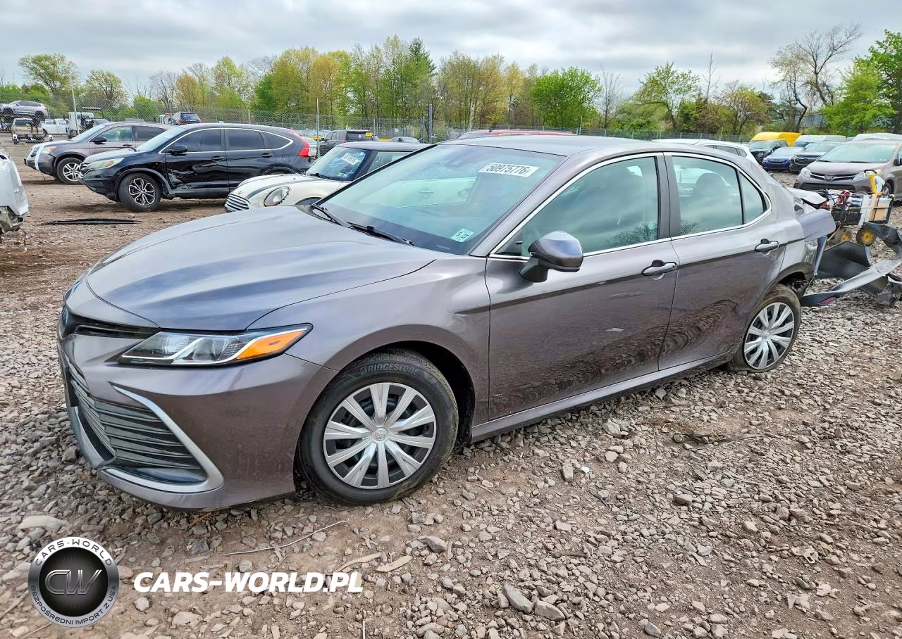 2022 Toyota Camry Le – zdjęcie 1 z 13