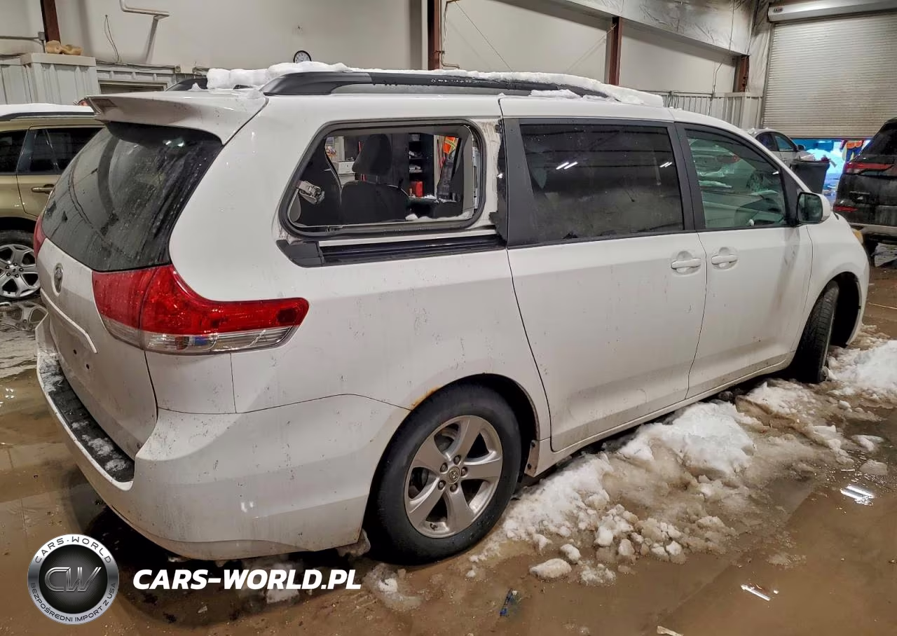 2011 Toyota Sienna Le VIN:5TDKK3DCXBS136628 - 3
