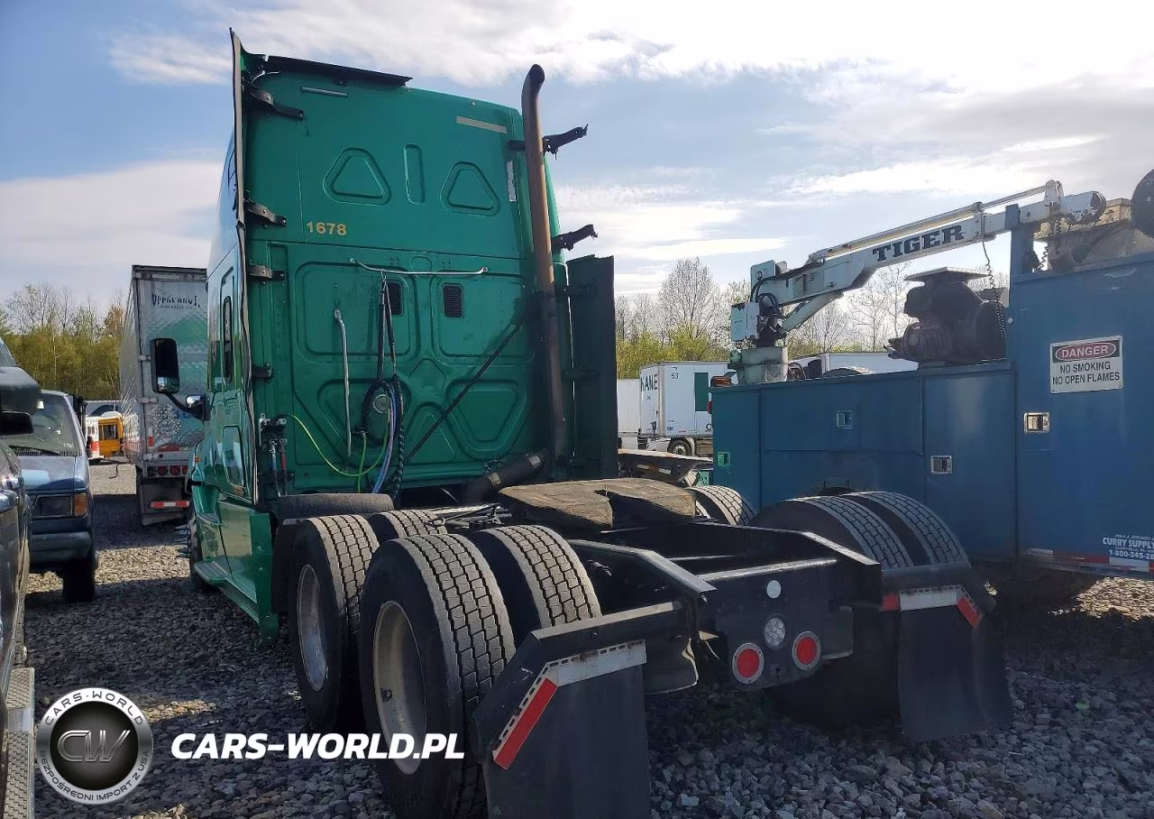 2016 Freightliner Cascadia 125 Semi Truck VIN:1FUJGLD57GLGS8813 - 3